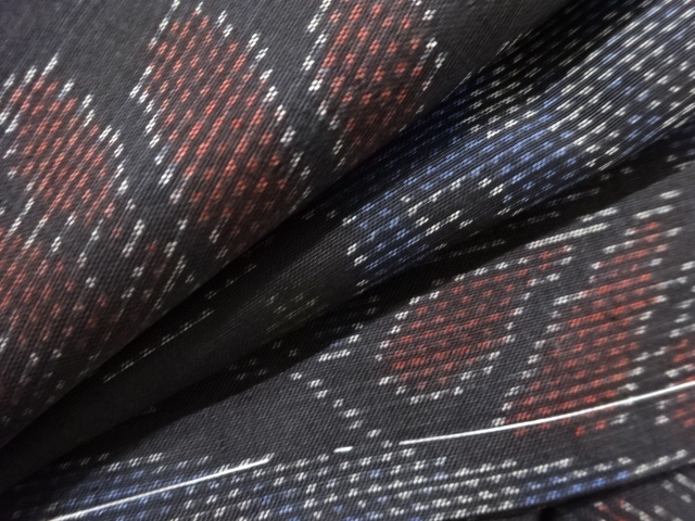  扇に花模様織り出し本場泥大島紬着物